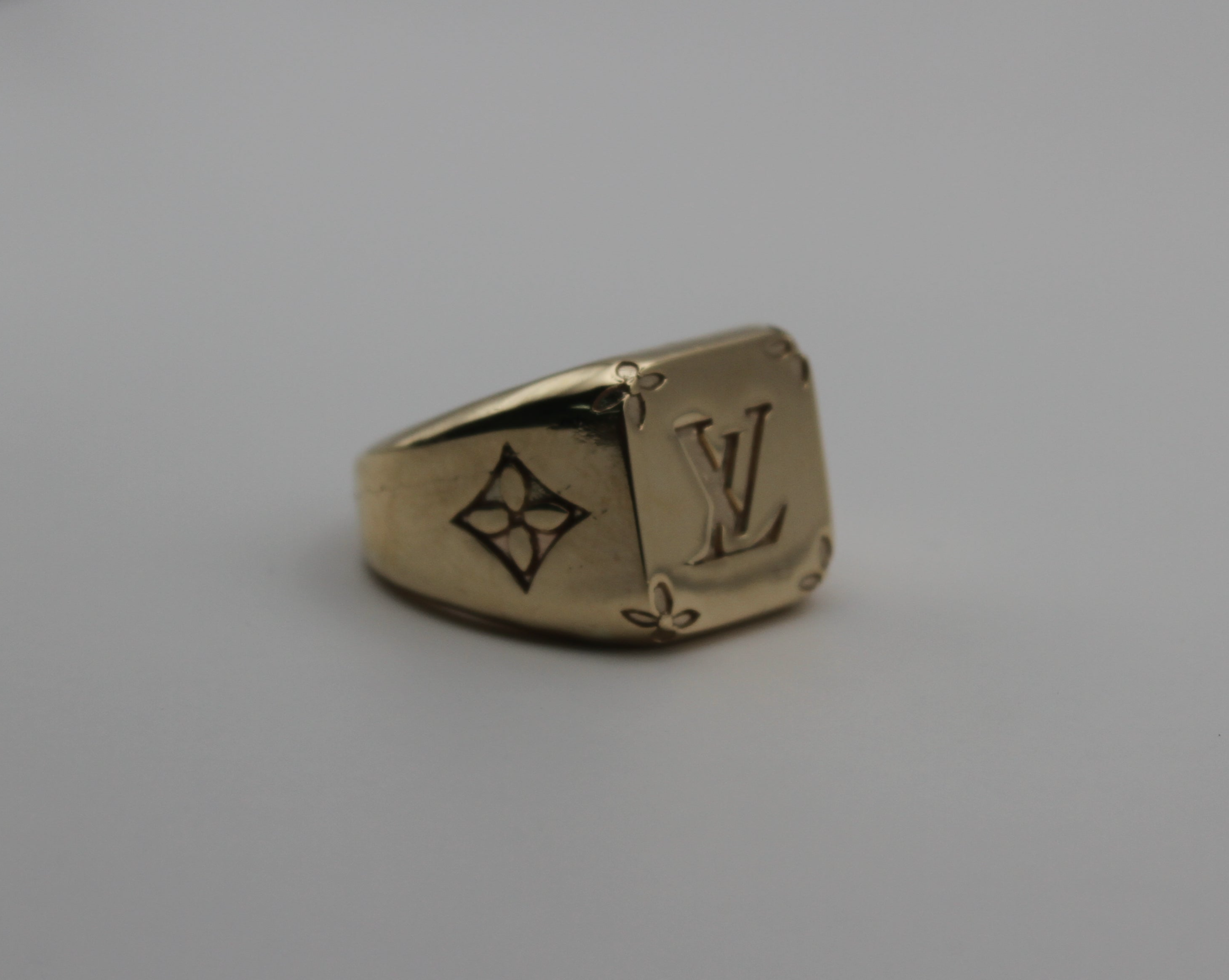 LV RING MENS 14KT